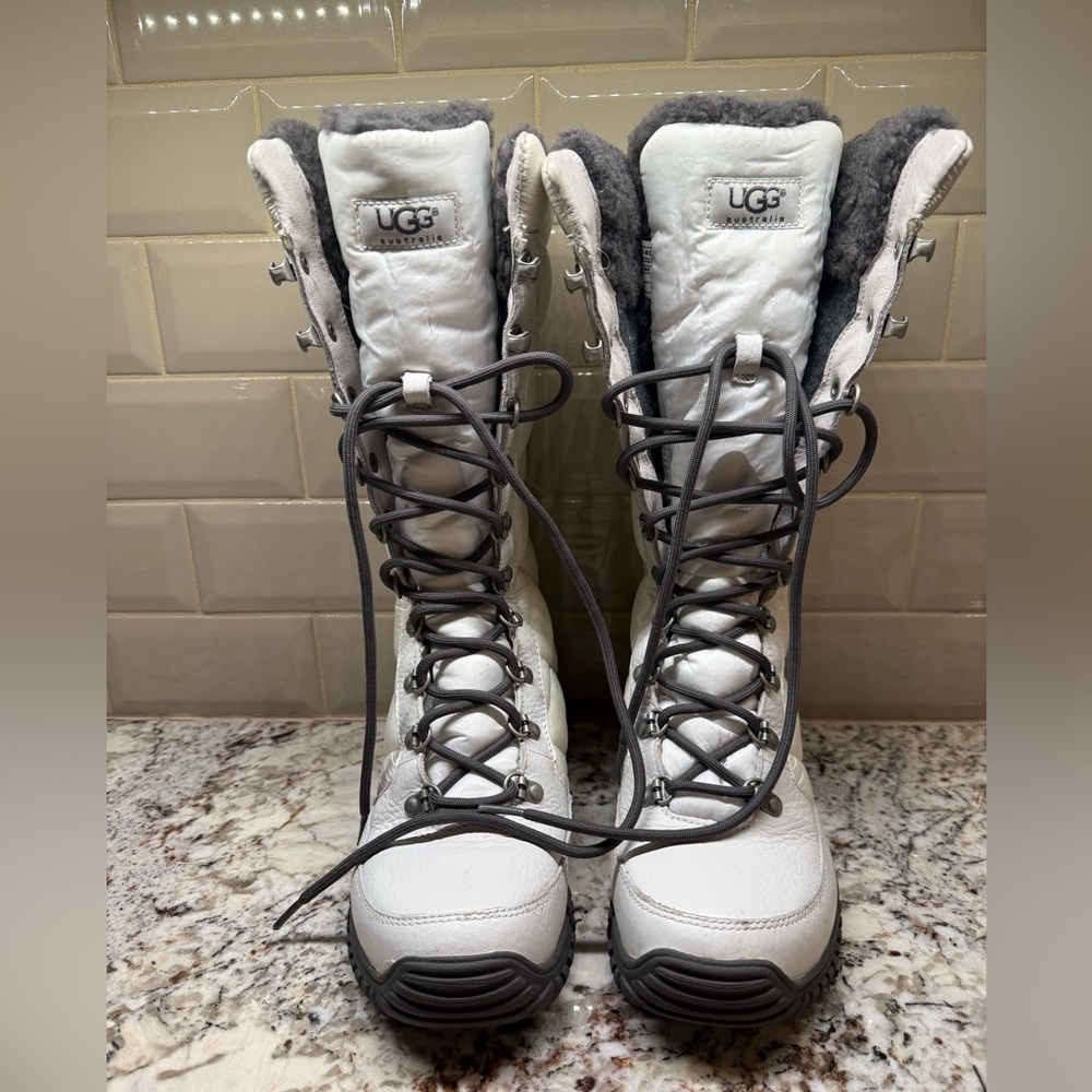 UGG Women's Snow Boots in White and Gray